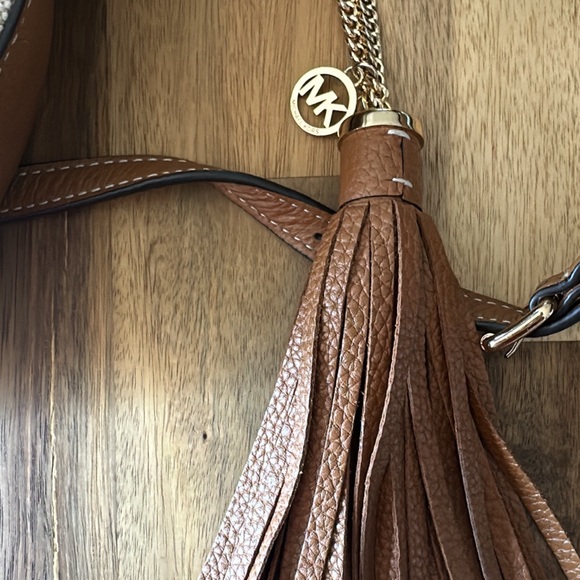 Michael Kors Tan Shoulder Bag - Picture 3 of 6